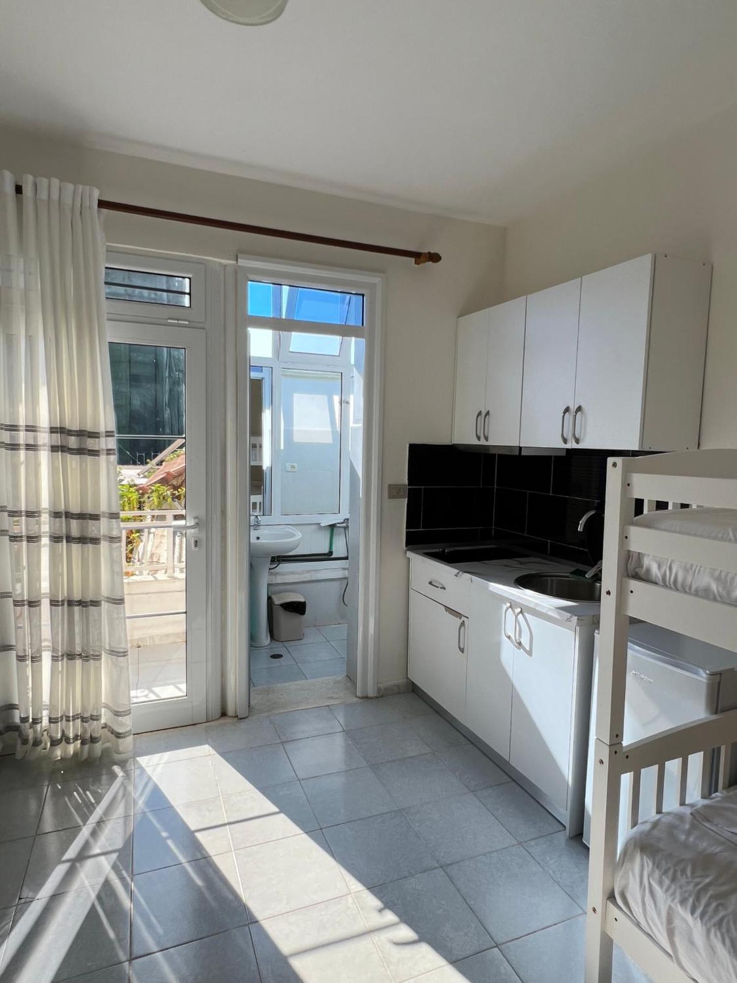 Mimi'S Apartments Vlore Bagian luar foto